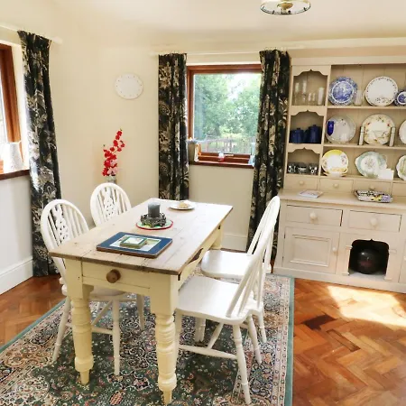 Woodlands, Skipton * Halton West