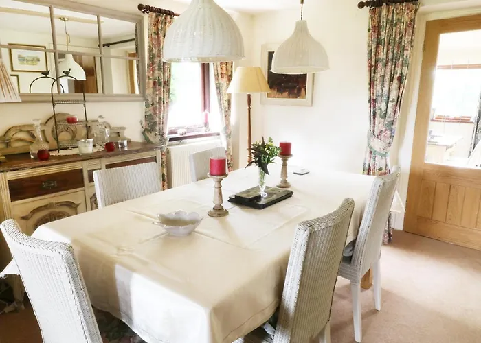 Woodlands, Skipton * Halton West